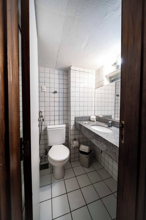 Standard Double or Twin Room | Bathroom | Shower, hair dryer, towels