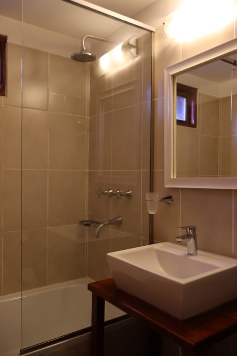 Standard Double or Twin Room | Bathroom | Shower, hair dryer, bidet, towels