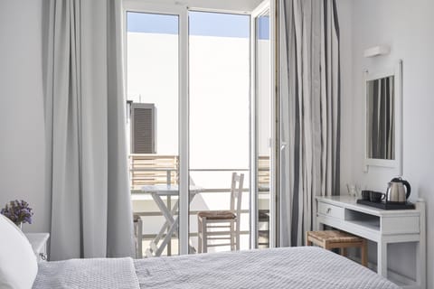 Superior Room, Partial Sea View | In-room safe, soundproofing, iron/ironing board, free WiFi