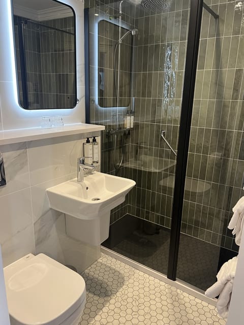 Double Room | Bathroom | Hair dryer, towels