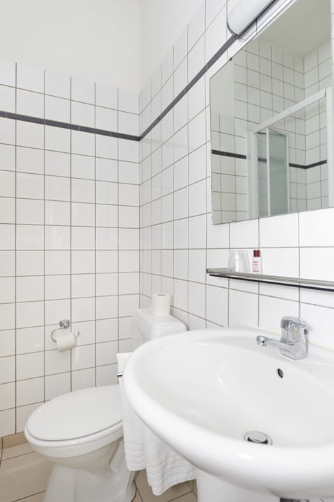 Bathtub, hair dryer, towels