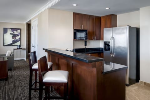 Concierge Room, Room, 1 Double Bed, Non Smoking | Private kitchen | Mini-fridge, microwave, coffee/tea maker