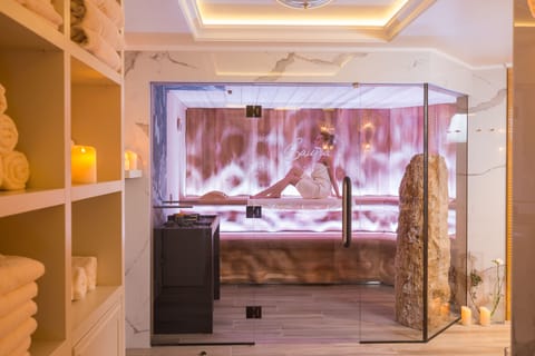 Couples treatment rooms, sauna, spa tub, steam room, Turkish bath