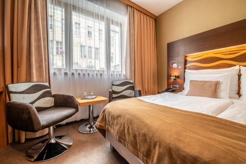 Standard Double Room | Hypo-allergenic bedding, memory foam beds, minibar, in-room safe