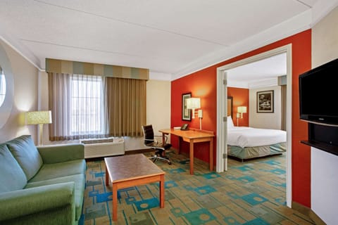 Deluxe Suite, 1 King Bed, Non Smoking | Pillowtop beds, desk, blackout drapes, iron/ironing board