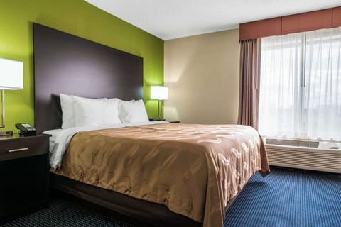 1 bedroom, premium bedding, pillowtop beds, desk