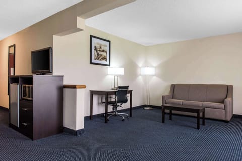 1 bedroom, premium bedding, pillowtop beds, desk