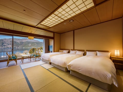 Traditional Japanese Room with Lake View, Triple Beds, Non Smoking | In-room safe, desk, laptop workspace, blackout drapes