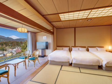 Traditional Japanese Room with Lake View, Triple Beds, Non Smoking | In-room safe, desk, laptop workspace, blackout drapes