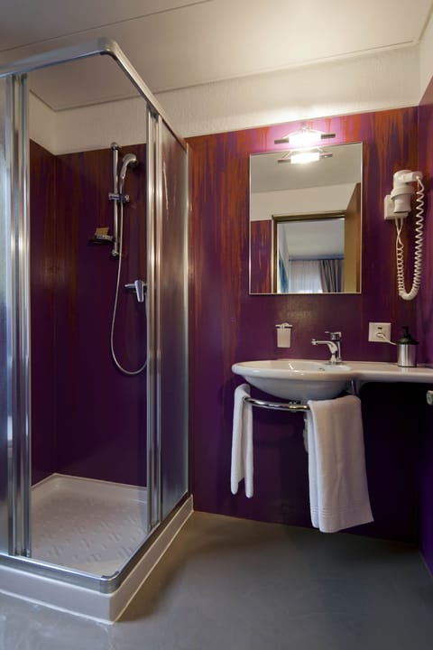 Shower, free toiletries, hair dryer, towels