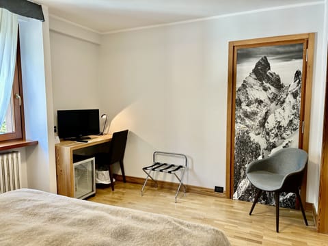 Double or Twin Room | Minibar, in-room safe, desk, free WiFi