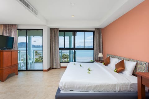 Two-Bedrooms Sea View | In-room safe, desk, blackout drapes, free cribs/infant beds