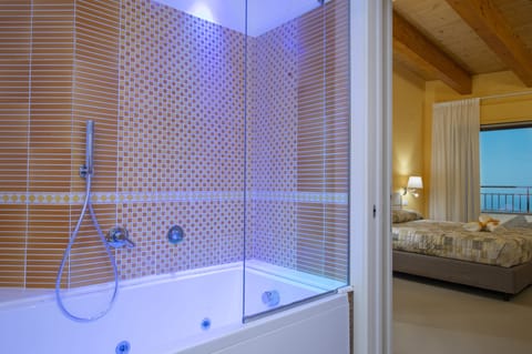 Luxury Triple Room, Multiple Beds | Bathroom | Deep soaking tub, rainfall showerhead, free toiletries, hair dryer