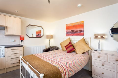 Iron/ironing board, free WiFi, bed sheets, wheelchair access