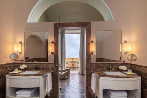 Exclusive Suite, Sea View (Anantara) | Bathroom | Rainfall showerhead, eco-friendly toiletries, hair dryer, bidet