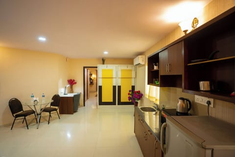 Family Apartment, Multiple Beds, Kitchen, Executive Level | Room amenity