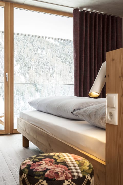 Deluxe Double Room, Non Smoking | In-room safe, desk, soundproofing, free WiFi