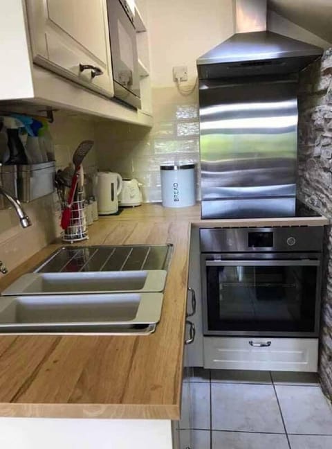 Cottage (Forest View Barn ) | Private kitchen | Shared fridge, microwave