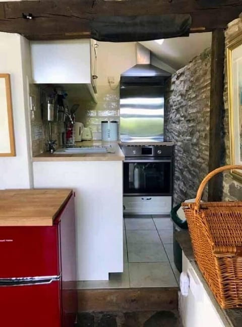 Cottage (Forest View Barn ) | Private kitchen | Shared fridge, microwave