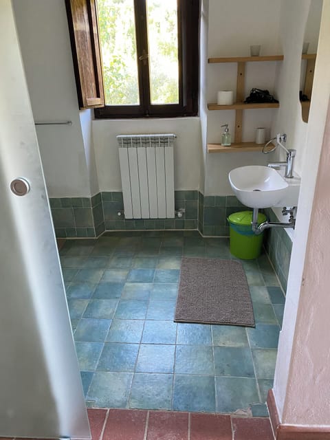 Classic Double Room (in Villa) | Bathroom | Hair dryer, towels