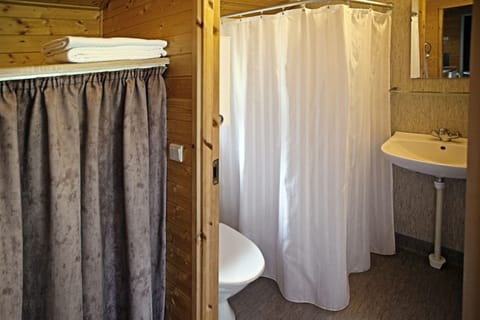 Wild West Cabin (Linen excluded) | Bathroom | Shower