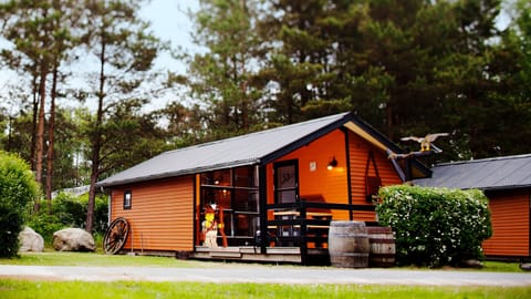 Wild West Cabin (Linen excluded) | 2 bedrooms, cribs/infant beds, free WiFi