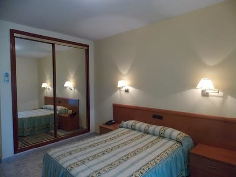 Single Room | Minibar, in-room safe, free WiFi, bed sheets