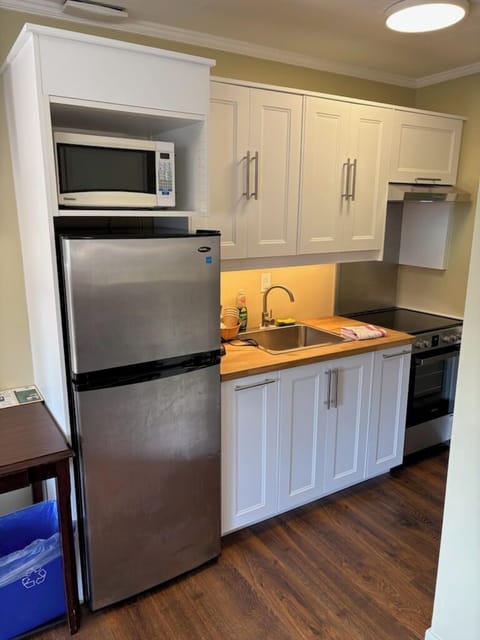 Family Studio Suite | Individually decorated, individually furnished, desk, free WiFi