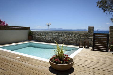 2 outdoor pools