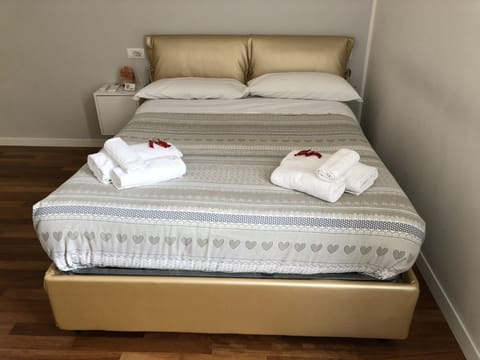 Economy Double Room Single Use, Non Smoking | In-room safe, desk, soundproofing, rollaway beds