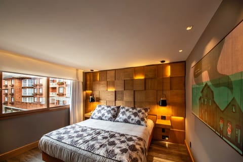 Suite | Free minibar, in-room safe, free WiFi, bed sheets