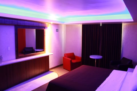 Double Room, 1 King Bed, Non Smoking | Blackout drapes, free WiFi, bed sheets