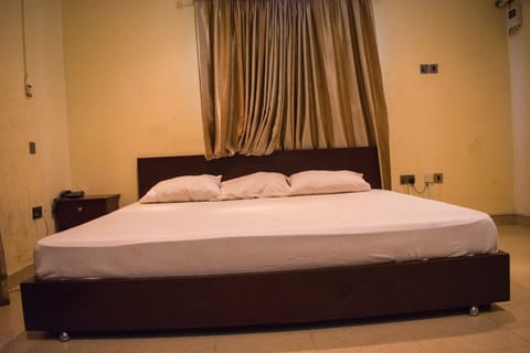 Executive Double Room, 1 Double Bed | Premium bedding, desk, internet