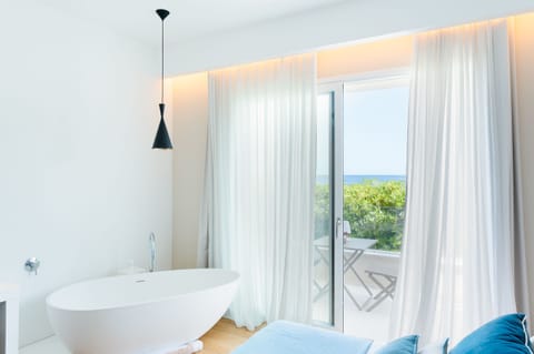 Deluxe Room, Balcony, Sea View | 1 bedroom, premium bedding, down comforters, memory foam beds