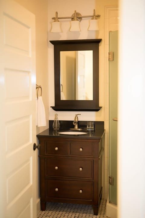 Suite, 1 King Bed, Non Smoking | Bathroom | Shower, rainfall showerhead, hair dryer, towels