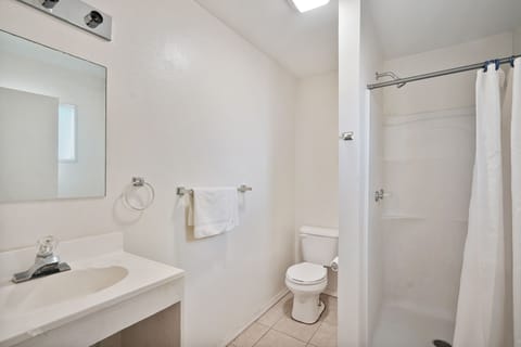 Room, Multiple Beds, Kitchenette | Bathroom | Free toiletries, towels