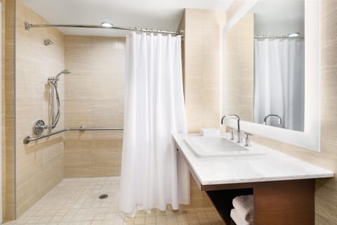 Room, 1 King Bed, Non Smoking ((Low Floor)) | Bathroom | Separate tub and shower, deep soaking tub, free toiletries, hair dryer