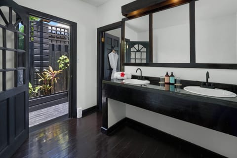 Plunge Pool Cottage | Bathroom | Shower, rainfall showerhead, free toiletries, hair dryer