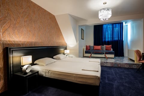 Deluxe Double Room | Minibar, in-room safe, desk, soundproofing