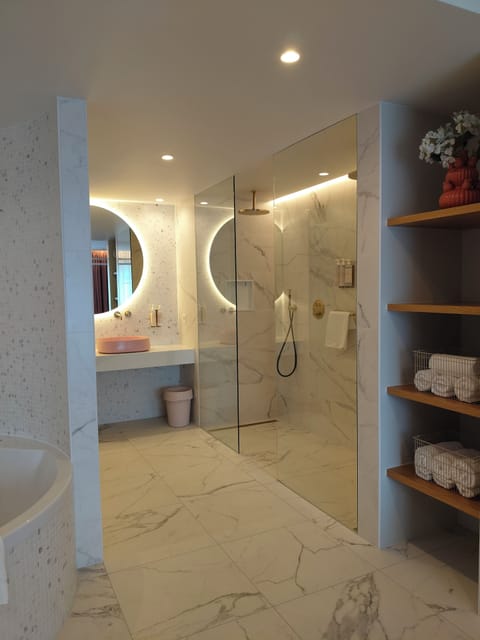 Honeymoon Suite | Room amenity