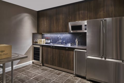 Suite (Ritz-Carlton) | Private kitchen | Espresso maker