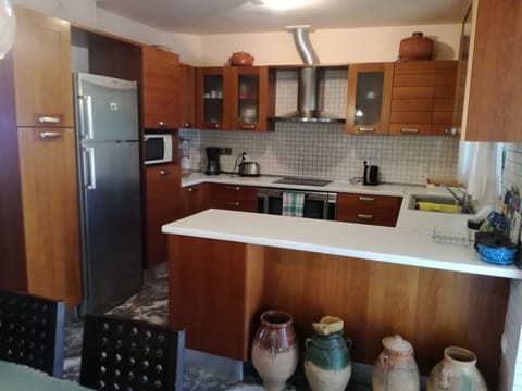 Villa, 4 Bedrooms | Private kitchen | Fridge, microwave, oven, stovetop