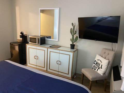 Comfort Studio Suite, 1 King Bed, Non Smoking, Mountain View | Down comforters, individually decorated, individually furnished