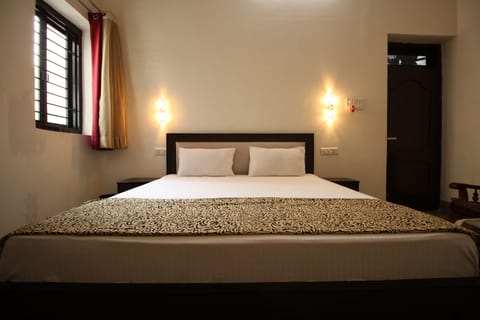 Deluxe Queen Ac Room | Blackout drapes, free WiFi, bed sheets