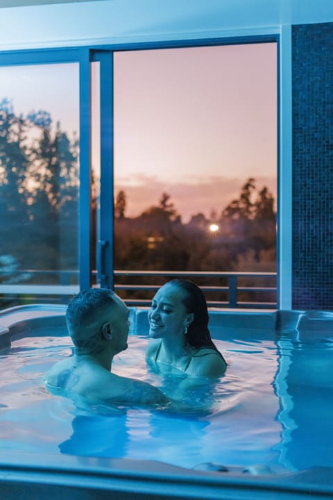 Indoor spa tub