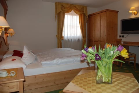 In-room safe, desk, free WiFi