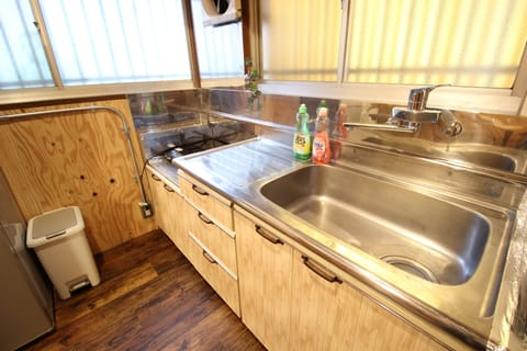 Room | Private kitchenette | Fridge, microwave, stovetop, electric kettle