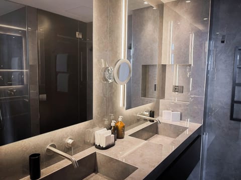 Deluxe Room, 1 King Bed (Deluxe) | Bathroom | Shower, designer toiletries, hair dryer, bathrobes