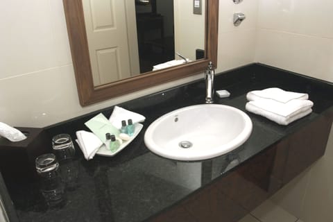 Classic Twin Room, 1 Bedroom | Bathroom | Combined shower/tub, free toiletries, hair dryer, towels