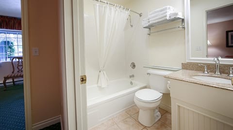 Suite, 1 King Bed, Non Smoking, Refrigerator & Microwave | Bathroom | Combined shower/tub, free toiletries, hair dryer, towels